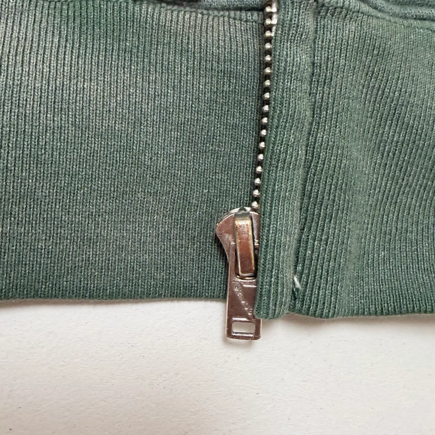 SAINT Mxxxxxx DBL FACE ZIP UP HOODIE/GREEN Double-layer destroyed waffle zipper jacket, washed green S-XL, a style that has been used in the summer. After continuous fine polishing, it has finally been shipped. The finished product is simply a work of art. Super heavy washing and distressing. Multiple water fades. Excessive hand-made wormhole destruction processing. Deconstruction and reorganization embroidery technology. Custom-made zippers with LOGO. The color details of the zipper webbing are also correct. Original grade fruit main label and wash water label. Top purchasing grade. A layer of waffle fabric is added to the inner lining to make the overall texture stronger and increase the comfort and warmth of the wearer.